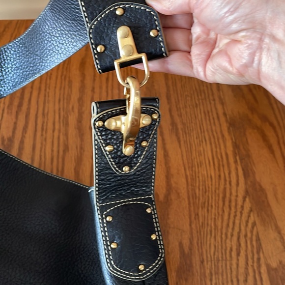 Maxx NY Black Leather Shoulder Bag - Picture 2 of 12